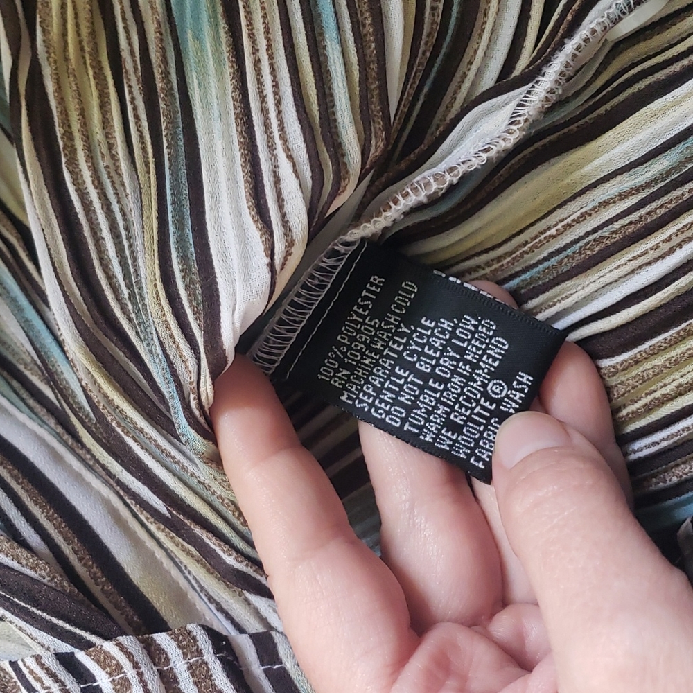 4 button down shirts - Picture 7 of 12